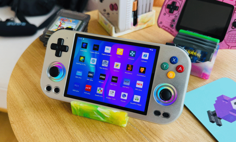 Anbernic RG477M Review: (4.7" Metal Handheld, Dimensity 8300)